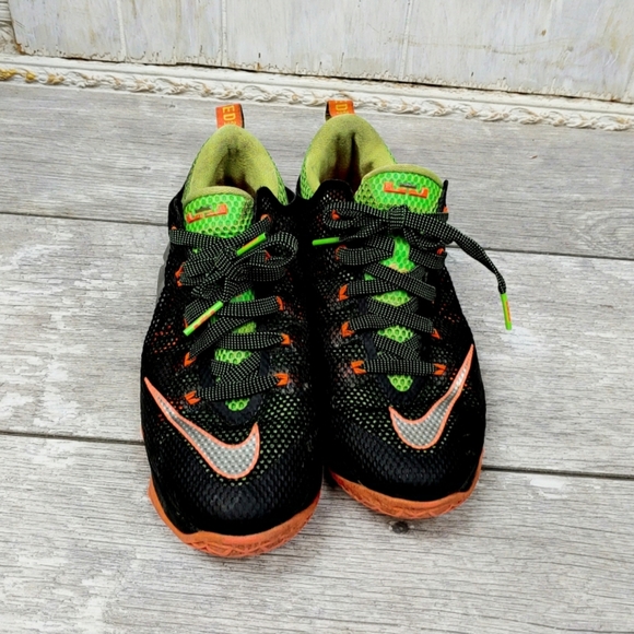 Nike LeBron James Size 7Y Air Max Low Sneakers - Picture 5 of 7